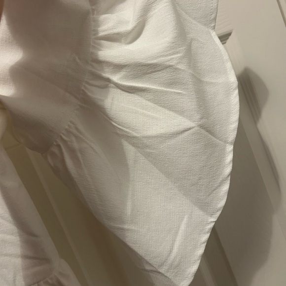 Embroidered white flare sleeve dress - Picture 4 of 6